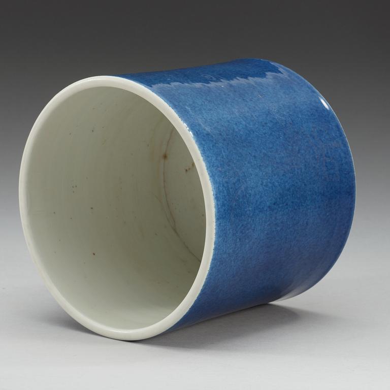 A powder blue brush pot, Qing dynasty, 19th Century.