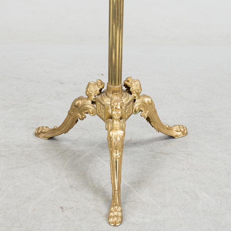 A mid-20th century hat stand.