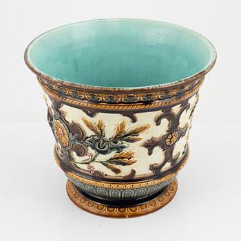 An earthenware urn from Rörstrand, around the year 1900.