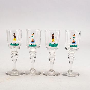 KARAFFER MED SNAPSGLAS. 10 delar, bland annat Erik Höglund.