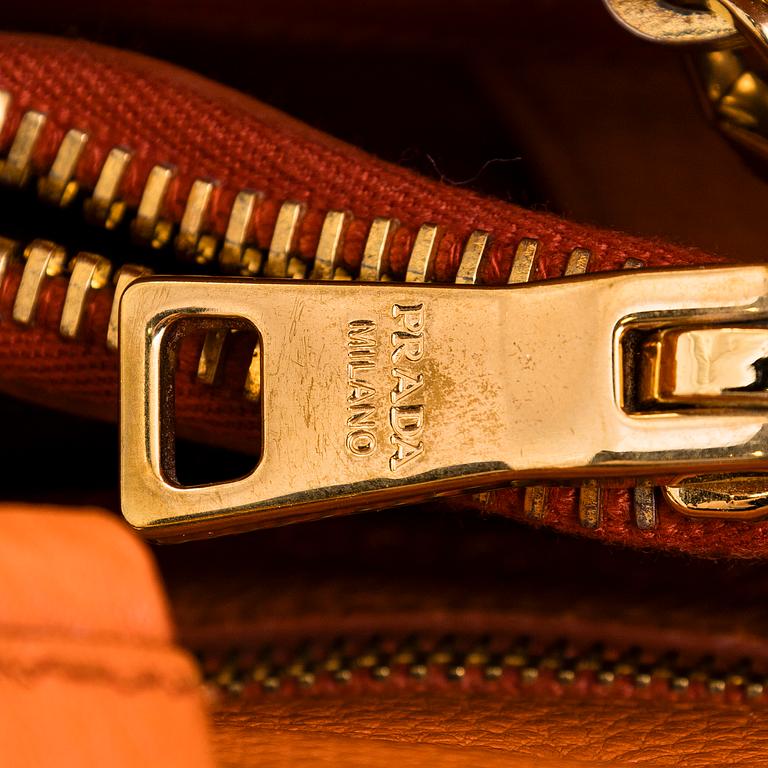 Prada, laukku "Vitello Daino Tote".