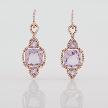 ÖRHÄNGEN, 1 par, 18K roséguld, diamanter tot ca 0.66 ct. och ametister tot ca 12.5 ct.