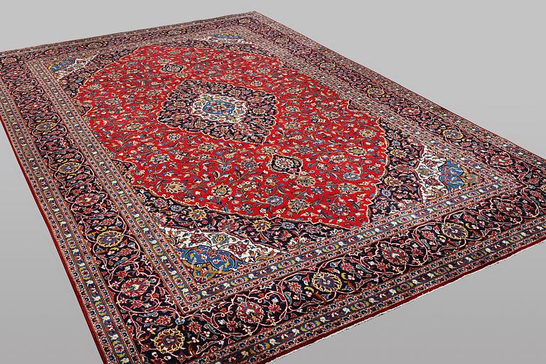 A carpet, Kashan, ca 497 x 298 cm.
