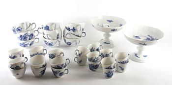 SERVIS, ca 100 delar, porslin "Blå blomst" Royal Copenhagen.