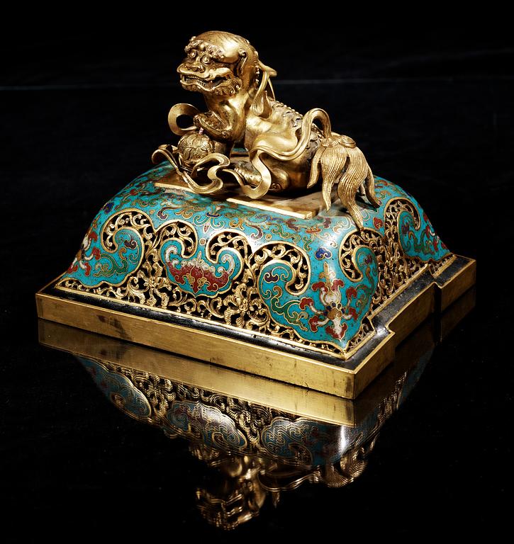 A cloisonne censer with cover, Qing dynasty, Qinalong (1736-95).