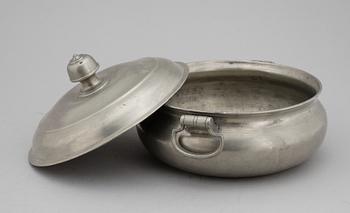 GRÖTSKÅL, tenn, Johan (II) Philip Kruth, verksam 1789-1823 i Norrköping.