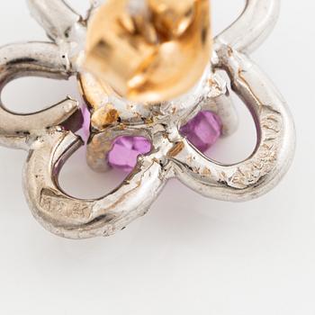 Örhängen, Mandelstam, blomformade 18K vitguld med rosa droppslipade safirer och briljantslipade diamanter.