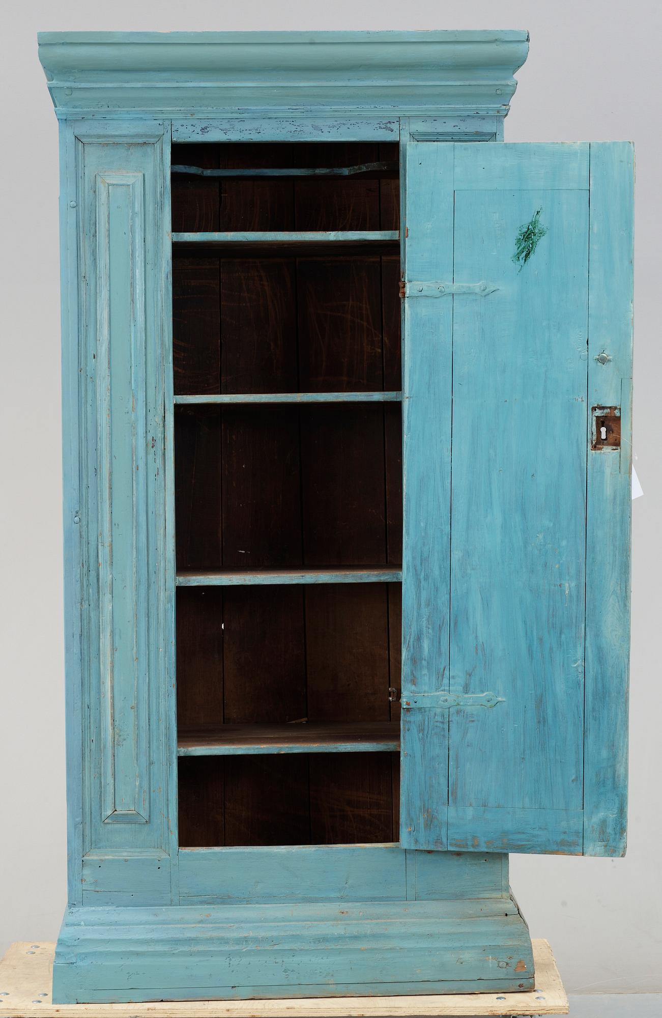 STÅNDSKÅP, allmoge, 1700-tal.