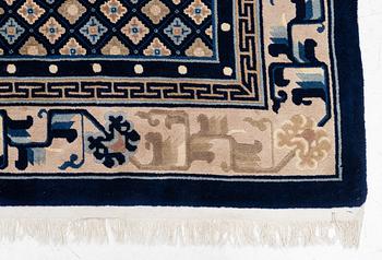 Carpet China, approx. 290 x 190 cm.