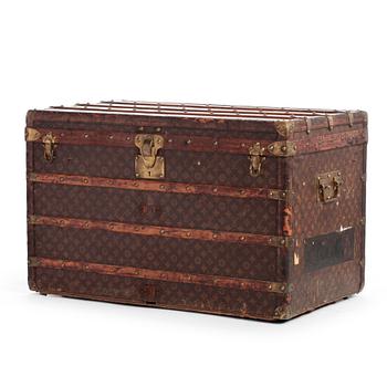 506. LOUIS VUITTON, a Monogram canvas trunk, late 19th/early 20th century.