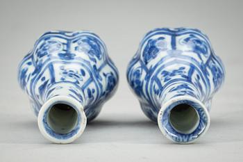 VASER, ett par, porslin, Kina, Kangxi (1662-1722).