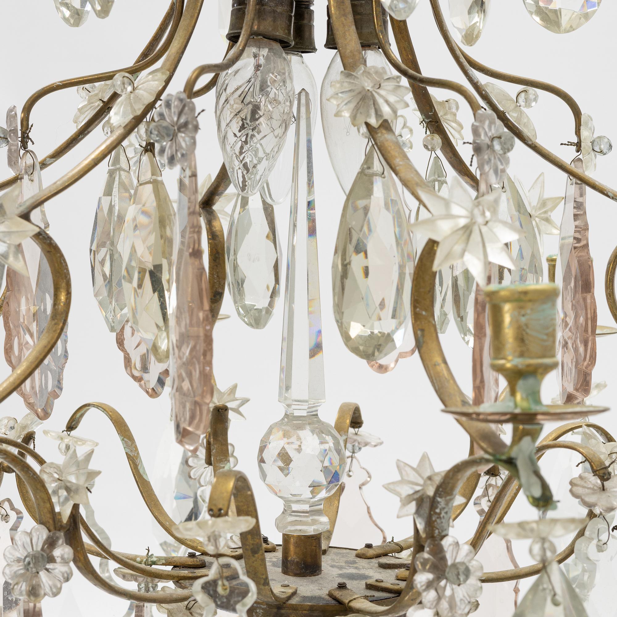 A Rococo style chandelier, early 20th Century.