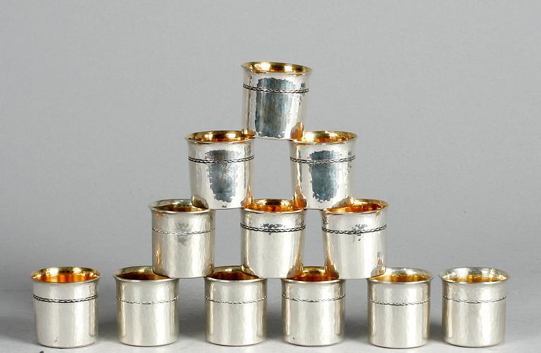 SUPKOPPAR, 12 st, silver, L Råström, Stockholm. 1973-79. Tot ca 740 g.