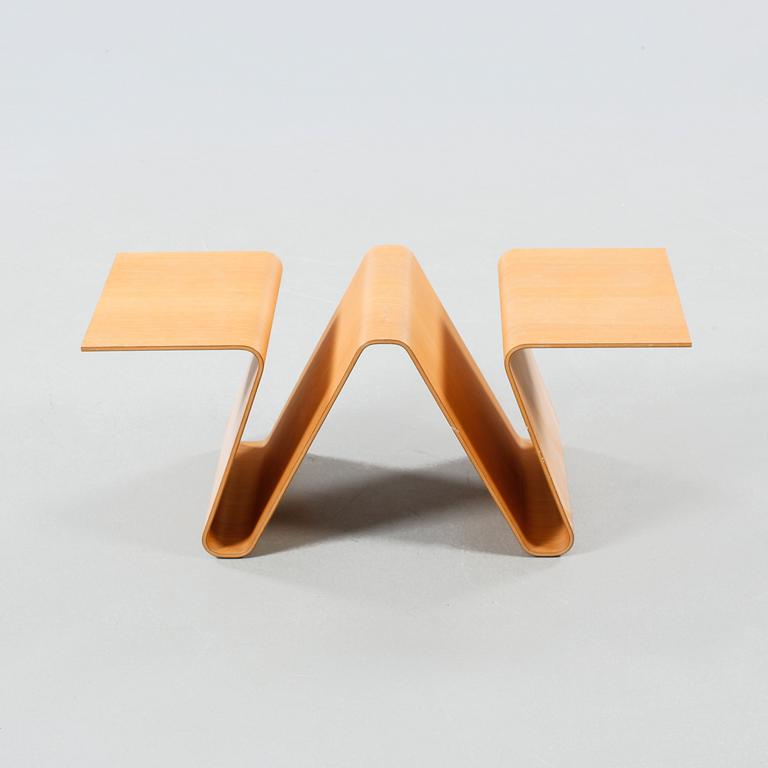 TIDNINGSSTÄLL, "Papermaster", Norway says för Swedese, formgivet 2002.