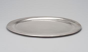 A silver tray marked Auran kultaseppä 1988, weight 1707 g.
