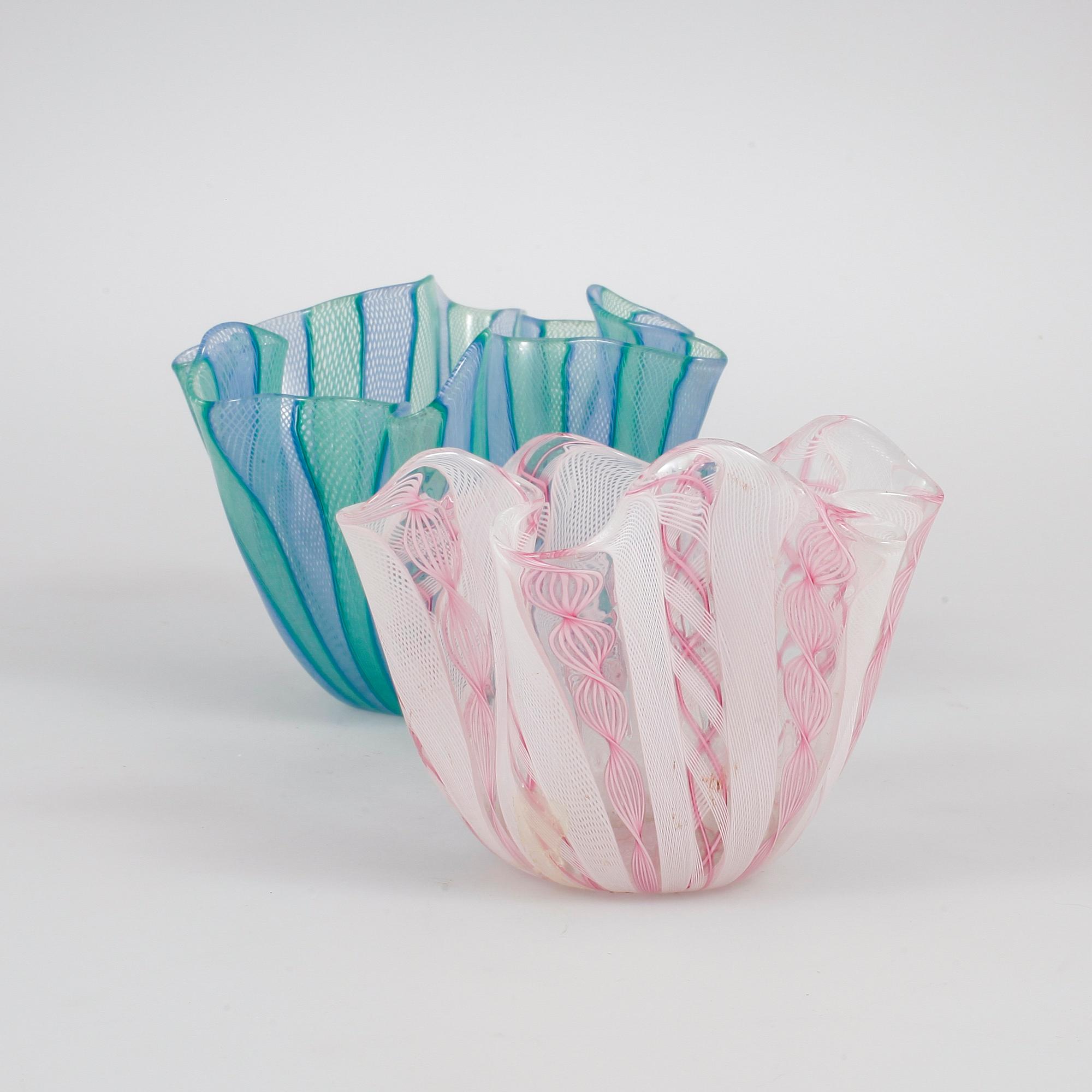 SKÅLAR, 2 st, glas, s k näsduksskålar, sannolikt Venini, Murano, Italien, 1900-talets mitt.