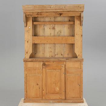 SKÅP MED TALLRIKSHYLLA, allmoge, 1800-tal.