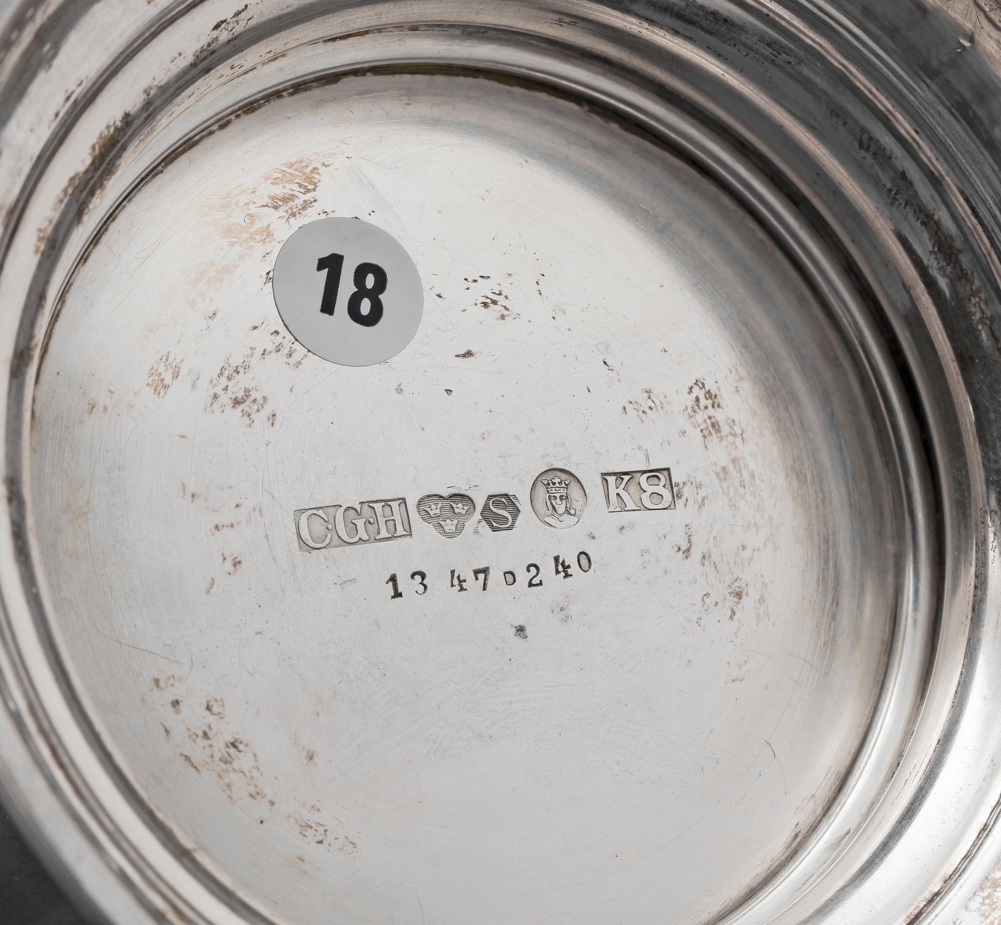 BÄGARE, 2 st, silver, C G Hallberg, Stockholm 1932 samt 36. Totalvikt 746 g.