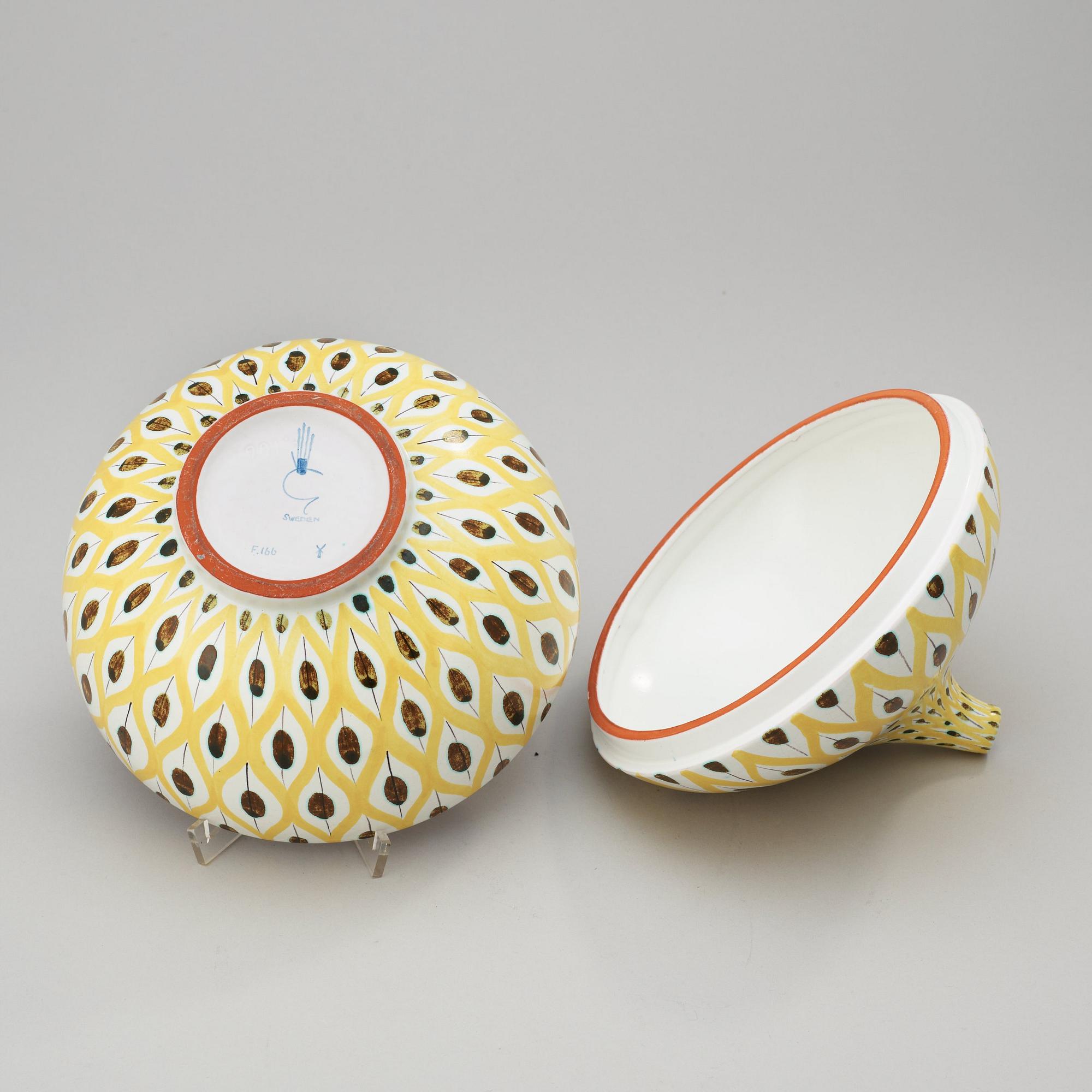 A Stig Lindberg faience tureen and cover, Gustavsberg Studio 1940's-50's.