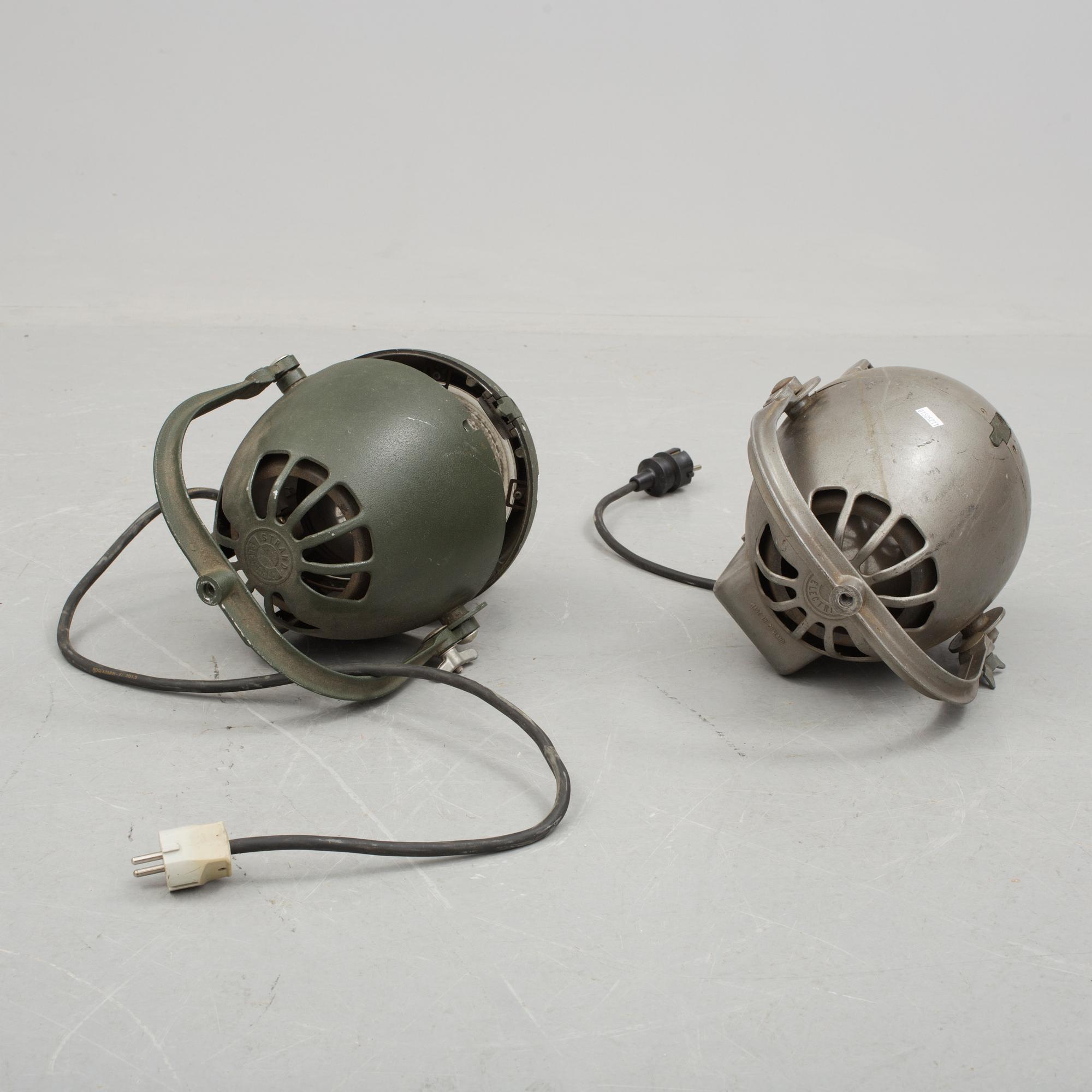 LAMPA/STRÅLKASTARE, 2 stycken, Strand Electric, England, 1900-talets andra hälft.
