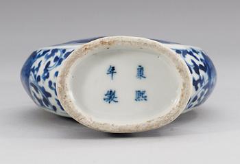 PILGRIMSFLASKA, porslin. Sen Qing dynastin.