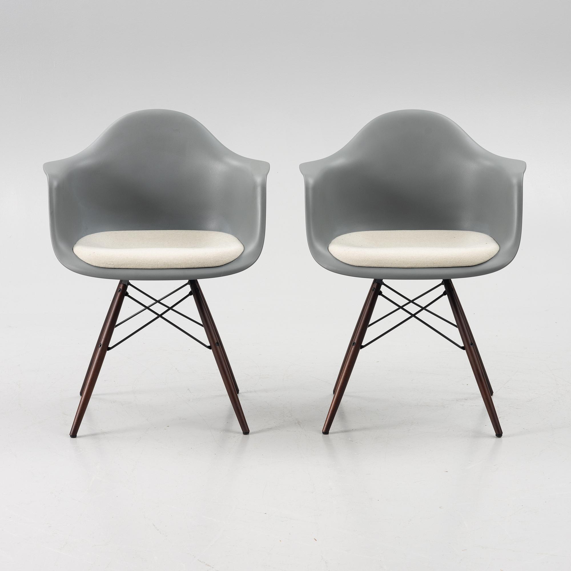 Charles & Ray Eames, Karmstolar ett par "Plastic Armchair DAW", Vitra.