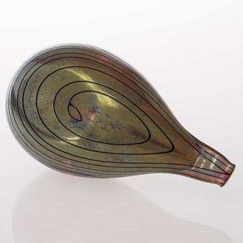 A glass bird, signed O. Toikka Nuutajärvi.
