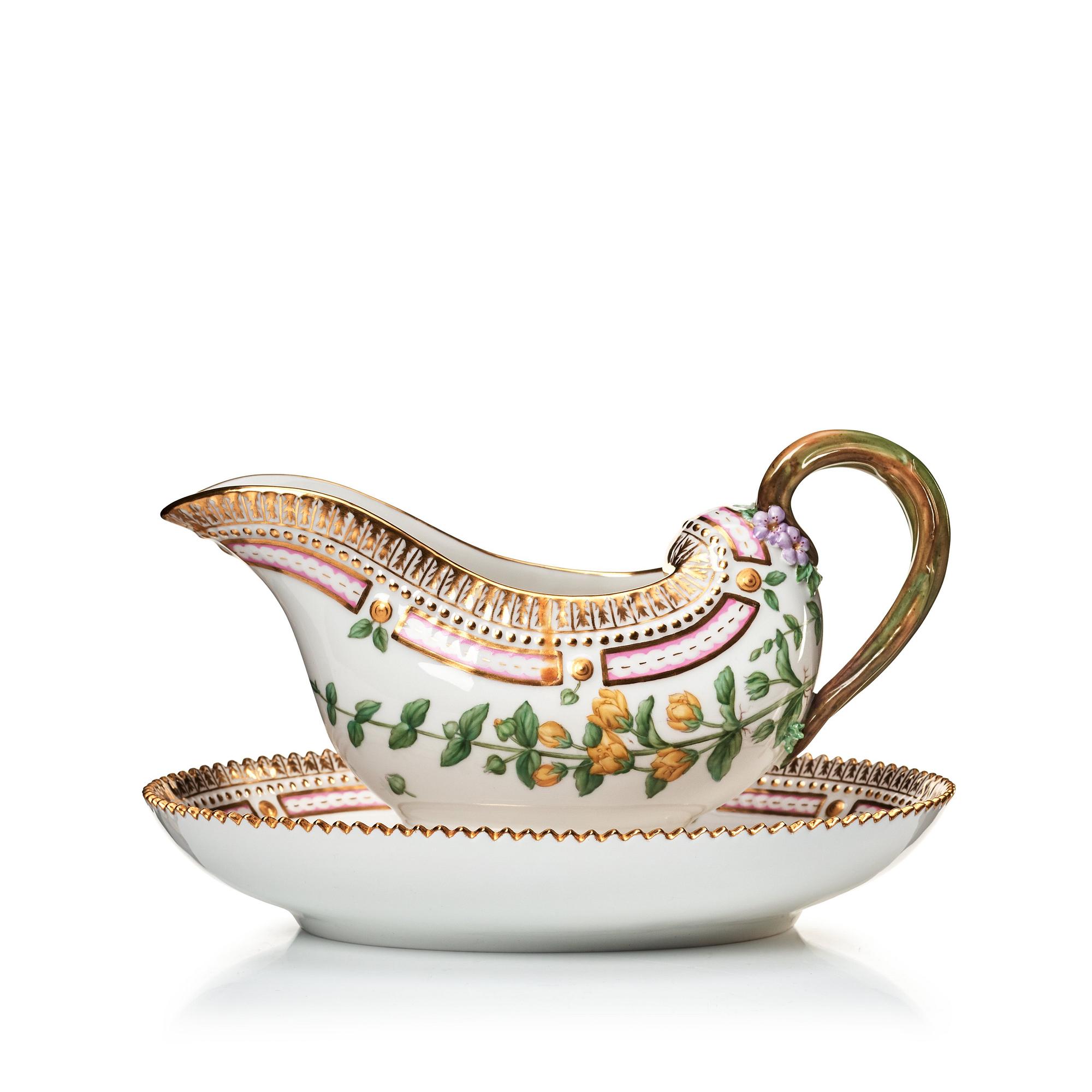 Såsbåt, porslin. Royal Copenhagen, "Flora Danica", Danmark, 1900-tal.