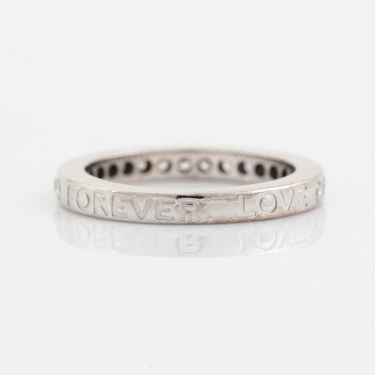 Ole Lynggaard, Charlotte Lynggaard, "Forever Love Ring", vitguld med briljantslipade diamanter.
