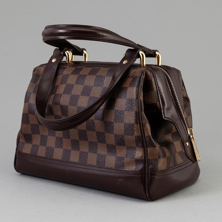 A bag by Louis Vuitton, "Knight's bridge".