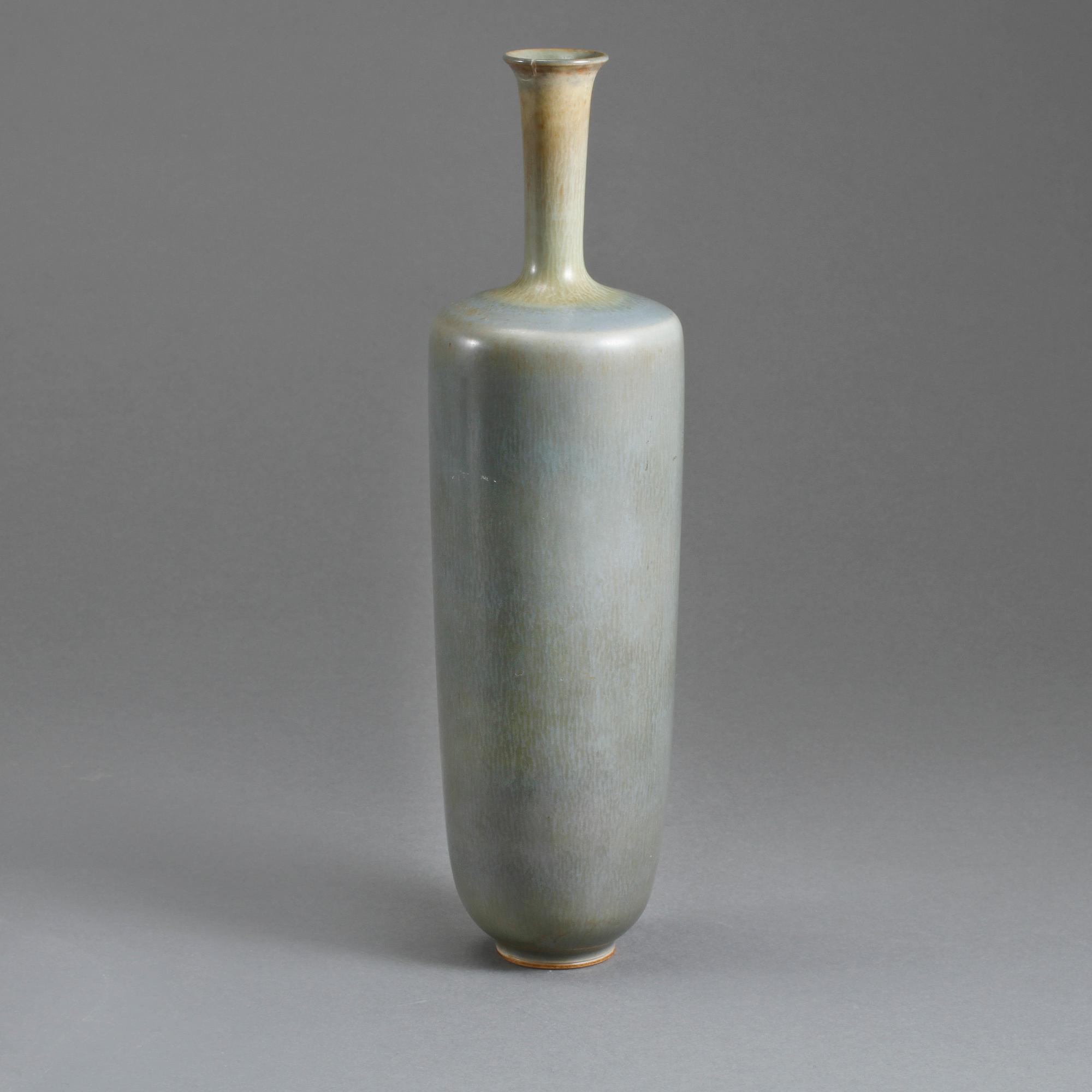VAS, stengods, Berndt Friberg, signerad samt Gustavsbergs studiohand, 1954.