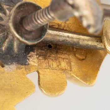 A necklace and a pair of earrings 18K gold, 19th century.