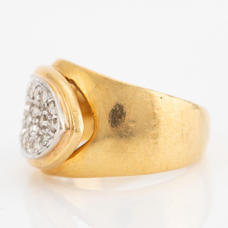 Ring 18K gold with eight-cut diamonds.