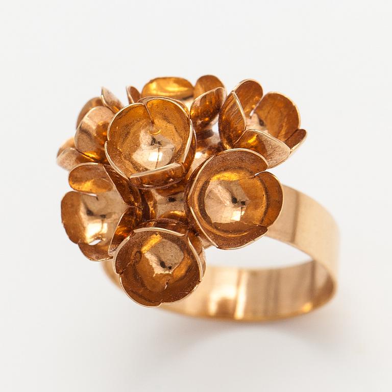 Liisa Vitali, A 14K gold ring "Kevät". Westerback, Helsinki 1974.