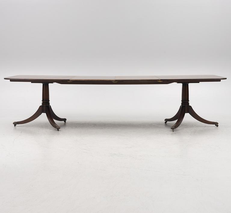 Dining Table, England, second half of the 20th Century.