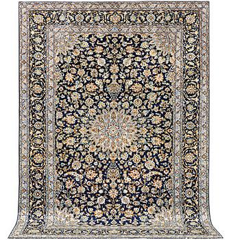 A Kashan carpet, c. 343 x 236 cm.