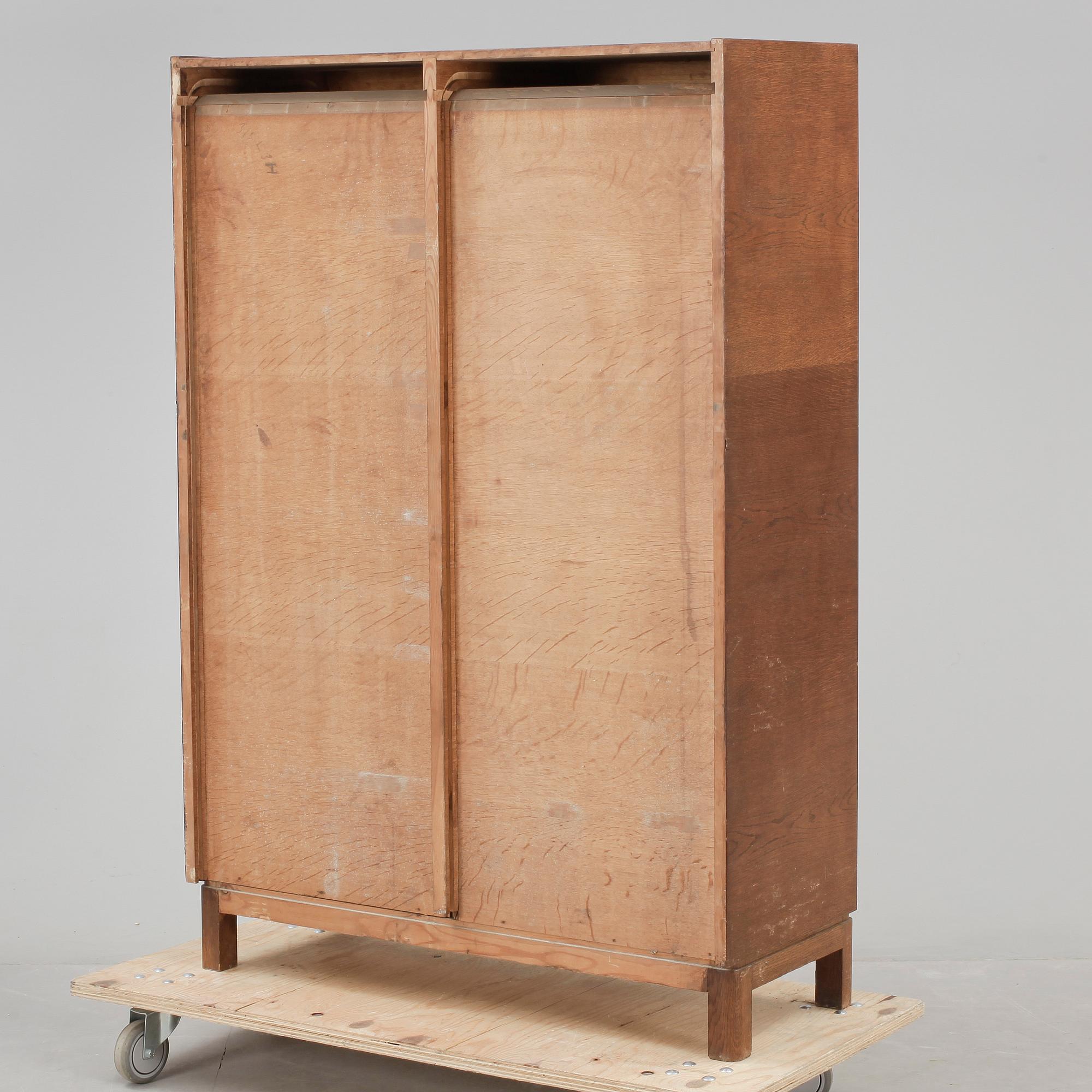 DOKUMENTSKÅP, 1900-talets första hälft.