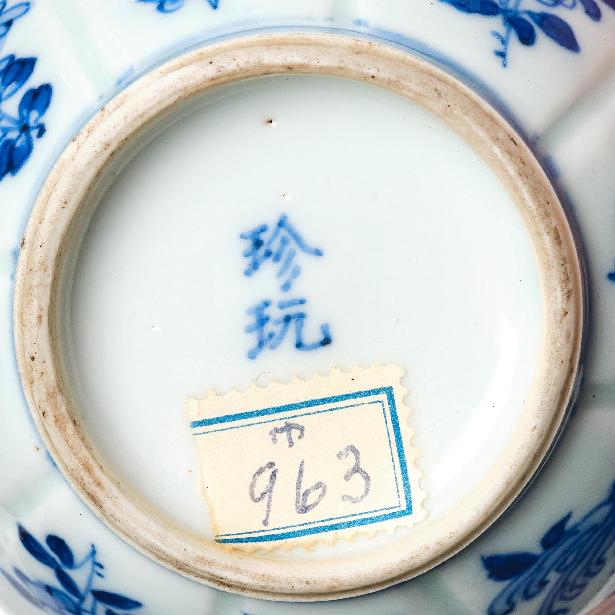 A set of two blue and white ewers, Qing dynasty, Kangxi (1662-1722).