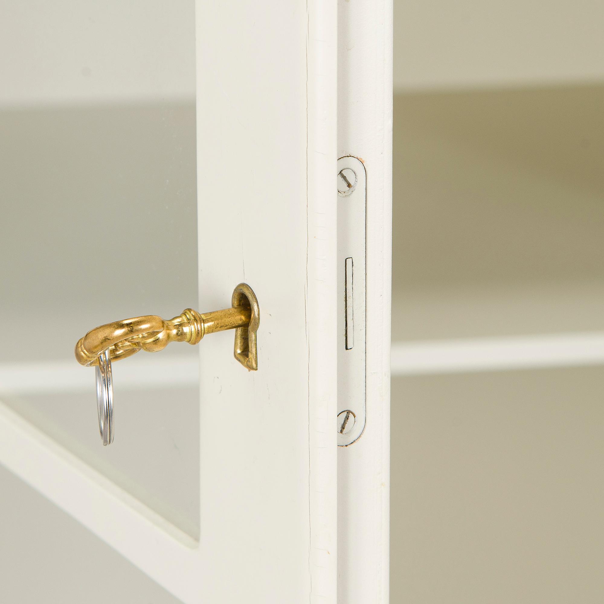 Matsalsskåp, gustaviansk stil, 1900-talets andra hälft.