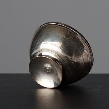 A late Gustavian tumbler and snuff-box, circa 1800.