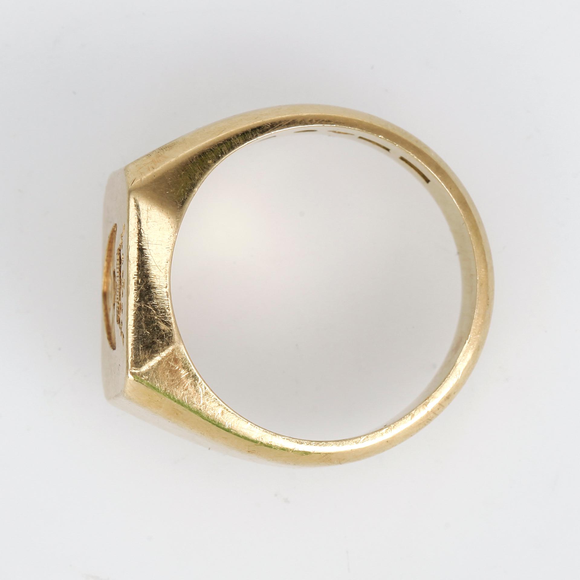 VAPENRING, 18 k guld. Vikt 15,6g.