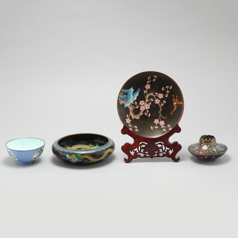 Four pieces of cloissonné, China and Japan, early 20th Century.