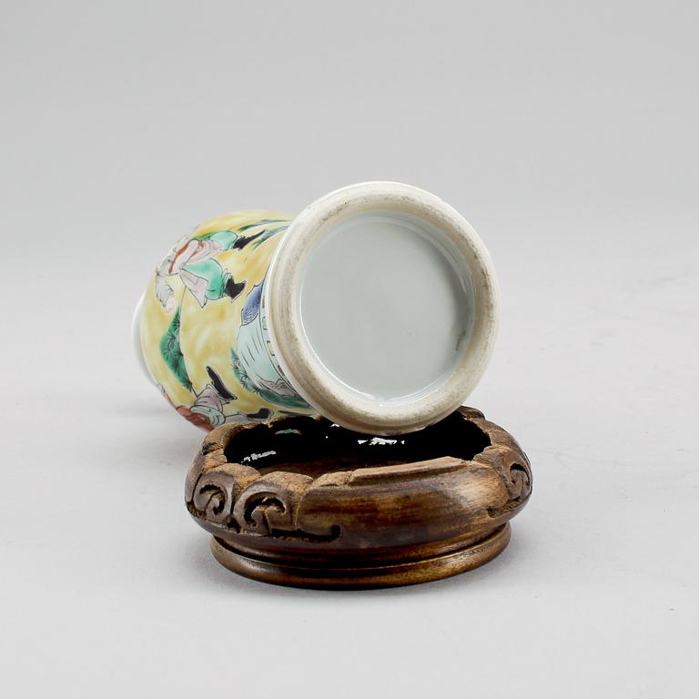 URNA, porslin, Kina 1800/1900-tal.