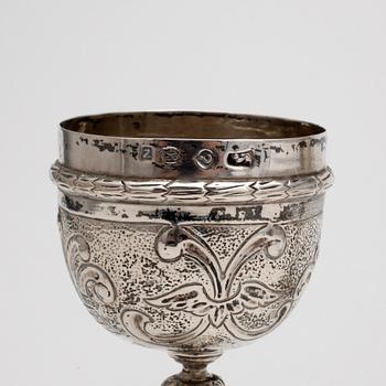 KALK, ett par, silver, bär otydliga stämplar, England, troligen 1700-tal. Tot vikt 186 gram.