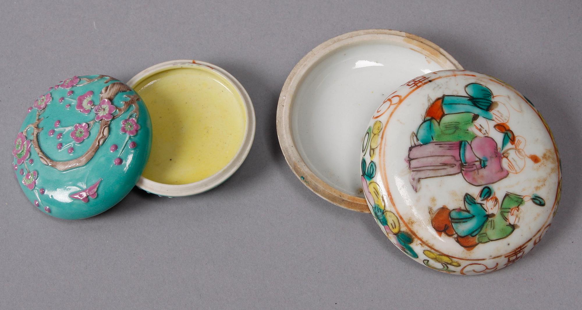 DOSOR, 2 st samt SKÅLAR, 5 st, porslin, Kina, 1800-1900-tal.