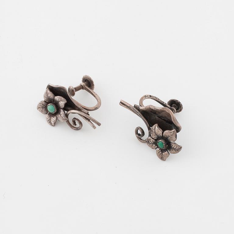 A brooch and a pair of earrings by Georg Kaplan, Stockholm.