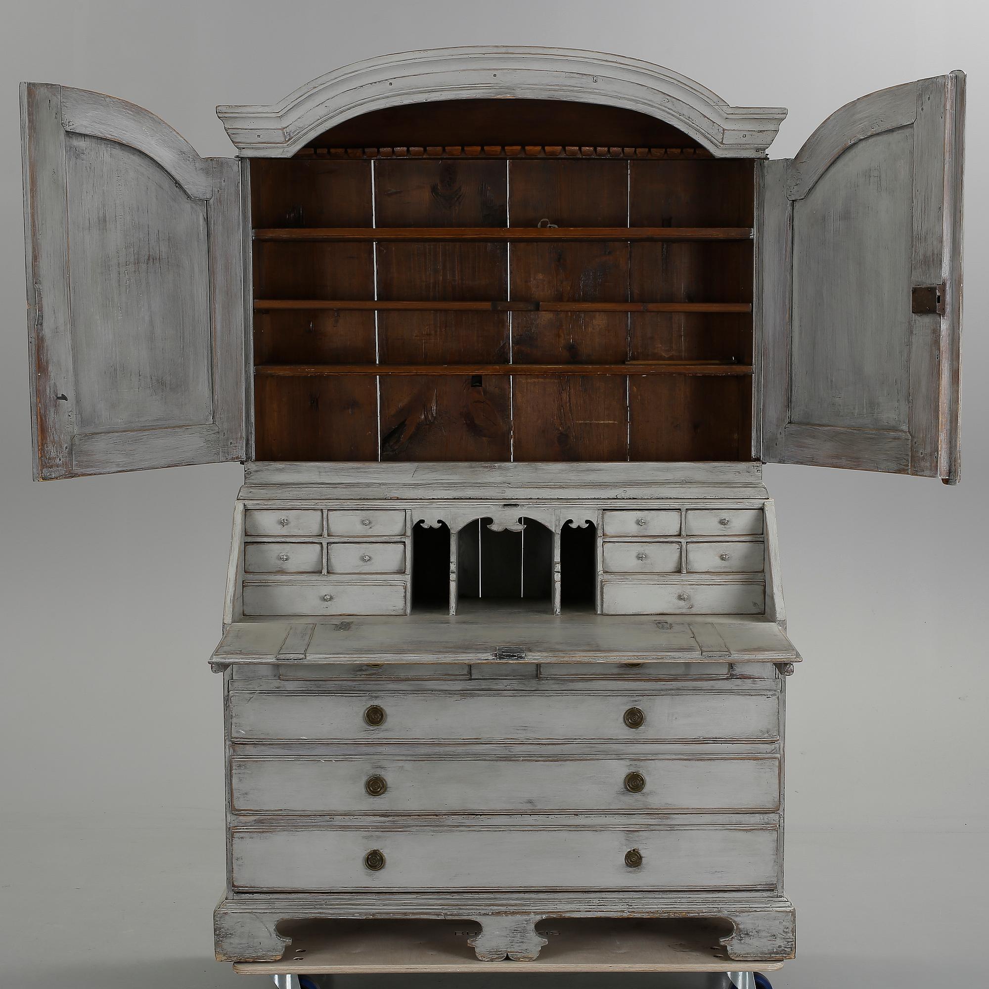 SKÅP, gustaviansk stil. 1800-tal.
