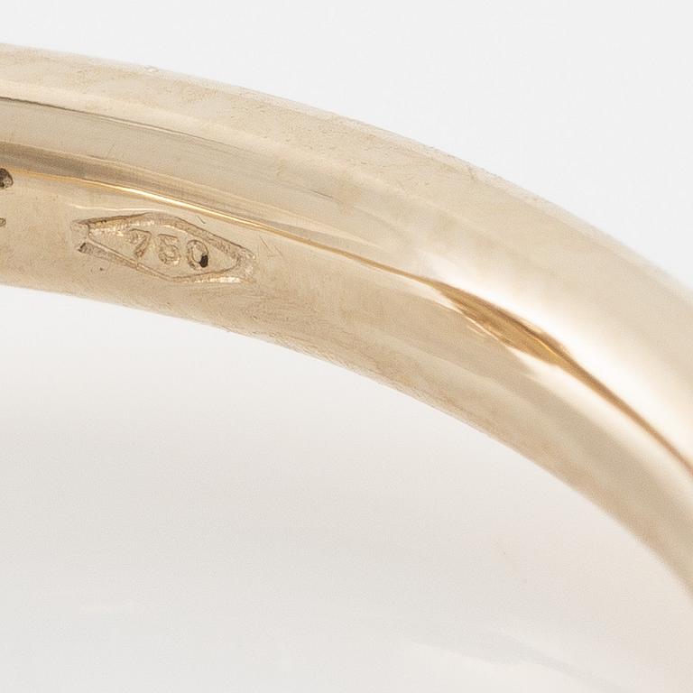 Ring in 18K gold set with brilliant-cut diamonds.