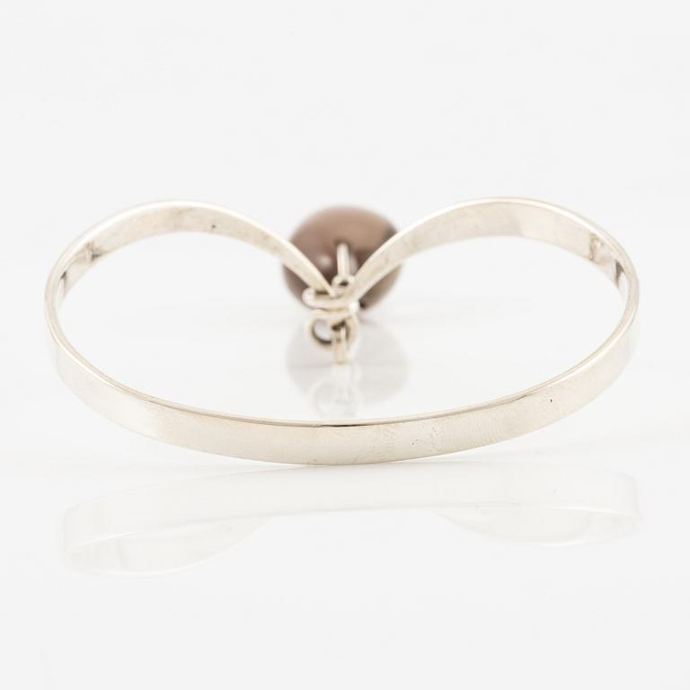 Vivianna Torun Bülow-Hübe, a bracelet with pendant, sterling silver and smoky quartz, for Georg Jensen.