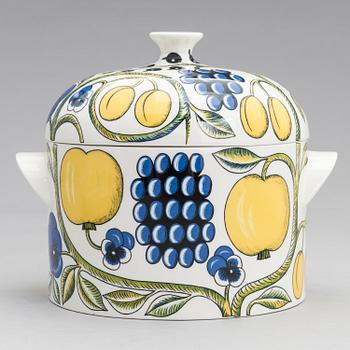 BIRGER KAIPIAINEN, A lidded tureen and a serving dish of the 'Paratiisi' series for Arabia, Finland.